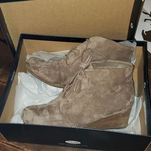 SALE!! Dr scholl's wedges sz 9 in box